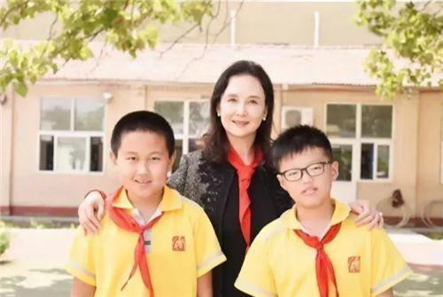明星网红捐希望小学,爱心捐赠温暖童心”
