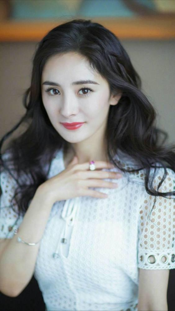 现在女孩都像明星网红,当代女孩的明星梦之旅