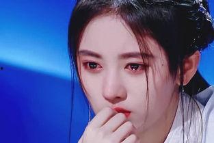 明星网红摔坏古董小说,引发网友热议与反思