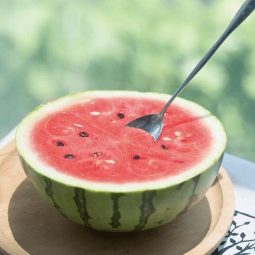 今日立秋吃肉咬瓜,肉香瓜脆，尽享丰收美味